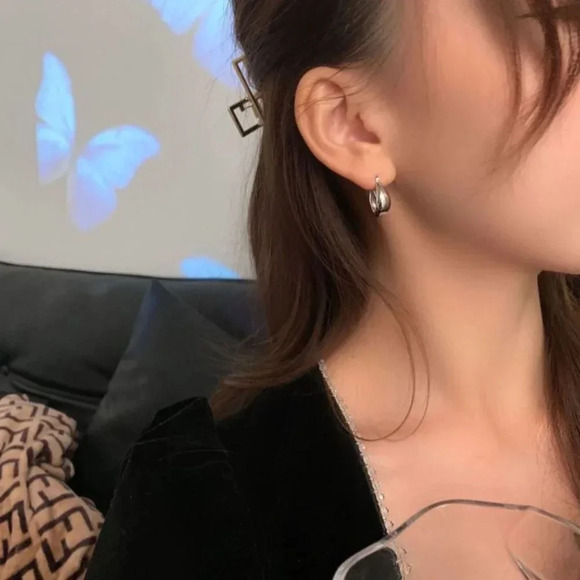 Minimalist Hoop Huggie Earrings Silver or Gold - Picture 7 of 7